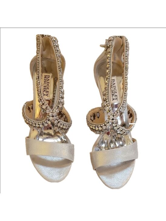 Badgley Mischka Shoes - Badgley Mischka Women's Silver Heels Size 6.5 EUC